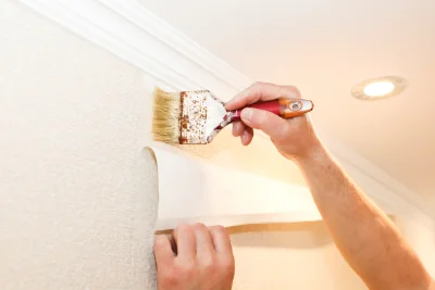 Pose de papier peint à Culan — revêtements muraux et toiles de verre